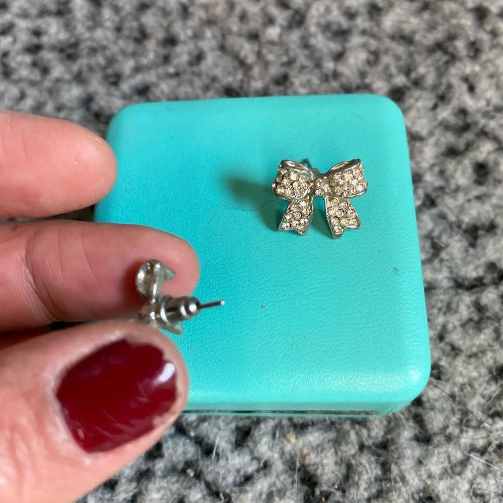 Elegant Silver Bow Earrings - Picture 6 of 7